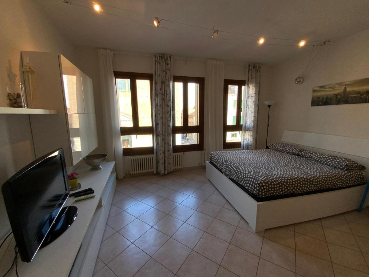 Patrizia Apartement Кьоджа Экстерьер фото